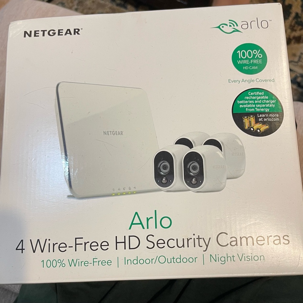 Arlo 4-Wire Hd Security Camera